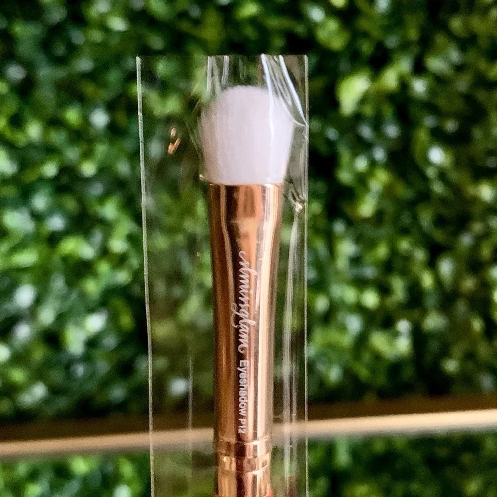 SLMISSGLAM Retro Eyeshadow Brush P12 | NEW | SwissGlam Swiss Glam